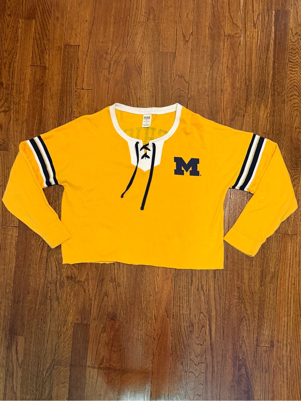 Victoriaās Secret PINK Michigan Wolverines Lace Up Cropped Shirt Womenās Large